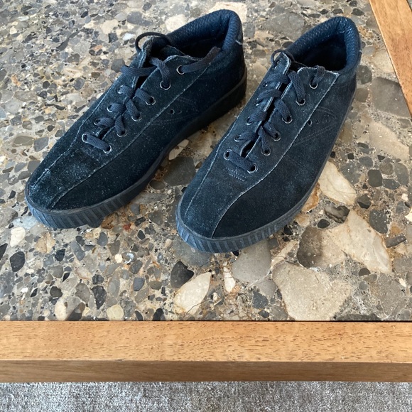 Tretorn Sneakers in Black Suede - Picture 2 of 6